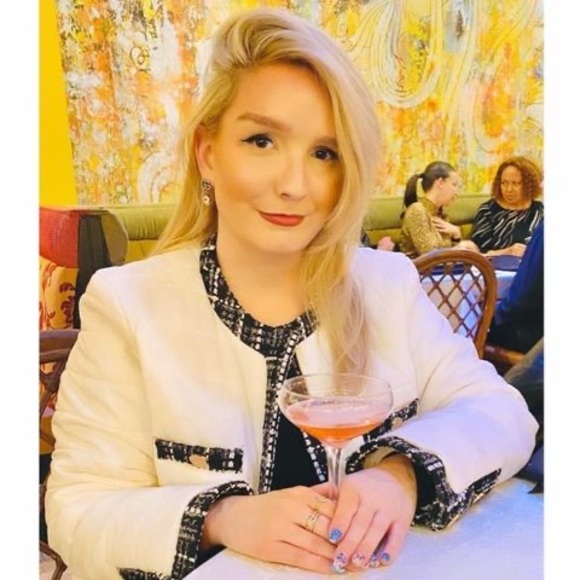 Meet your Posher, Katherine - Picture 1 of 1